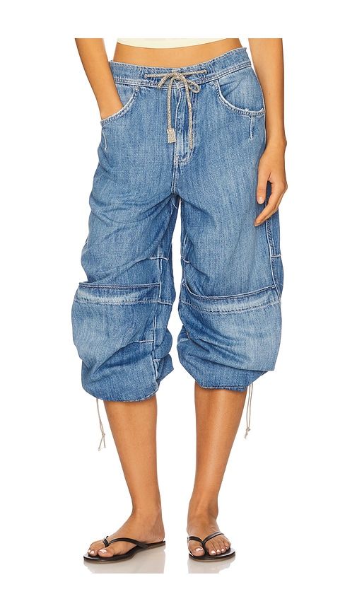 X We The Free Logan Cinched Cargo Jean In in Blue. - size M (also in S) - Free People - Modalova