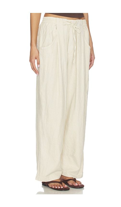 Chambers Laid Back Pull On Pant in Beige. - size L (also in M, S, XS) - Free People - Modalova