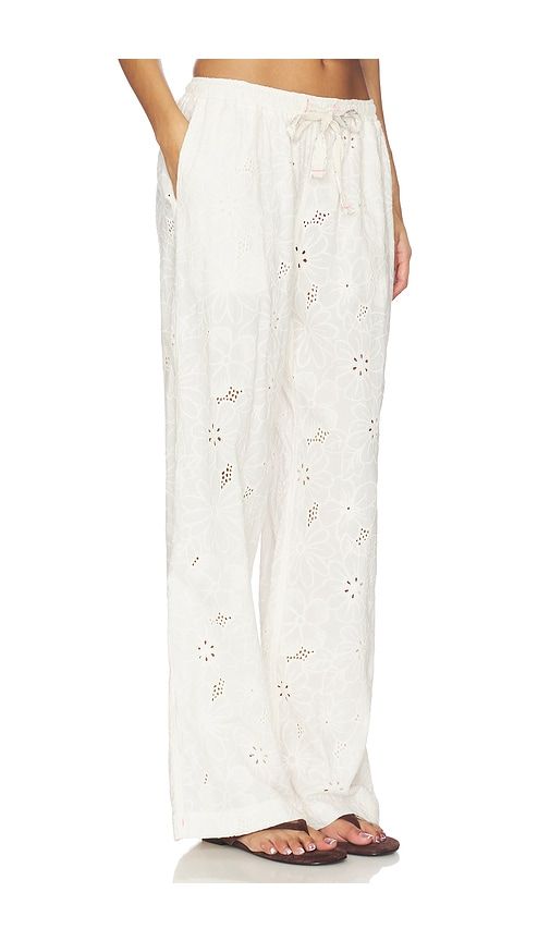 X Intimately Day Drift Pant in White. - size L (also in M, S, XL, XS) - Free People - Modalova