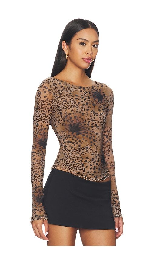 Lilly Printed Long Sleeve Tee in Brown. - size L (also in M, S, XS) - Free People - Modalova