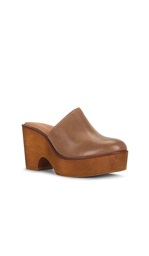 Hudson Wedge Clog in Brown. - size 6 (also in 6.5, 7, 7.5, 8, 8.5, 9, 9.5, 10) - Free People - Modalova