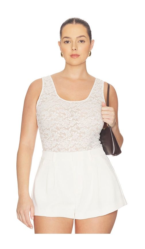 Stretch Lace Scoop Tank Bodysuit in Cream. - size L (also in M, XL) - Good American - Modalova