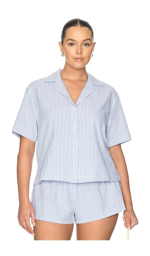 Camp Shirt in Blue. - size L (also in M, S, XS) - Good American - Modalova