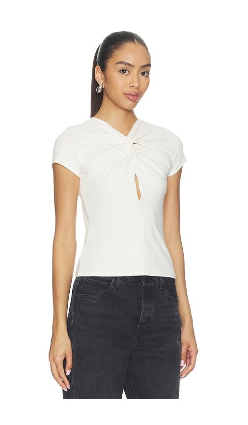 Keyhole Twist Short Sleeve Tee in Ivory. - size L (also in M, S, XS) - GRLFRND - Modalova