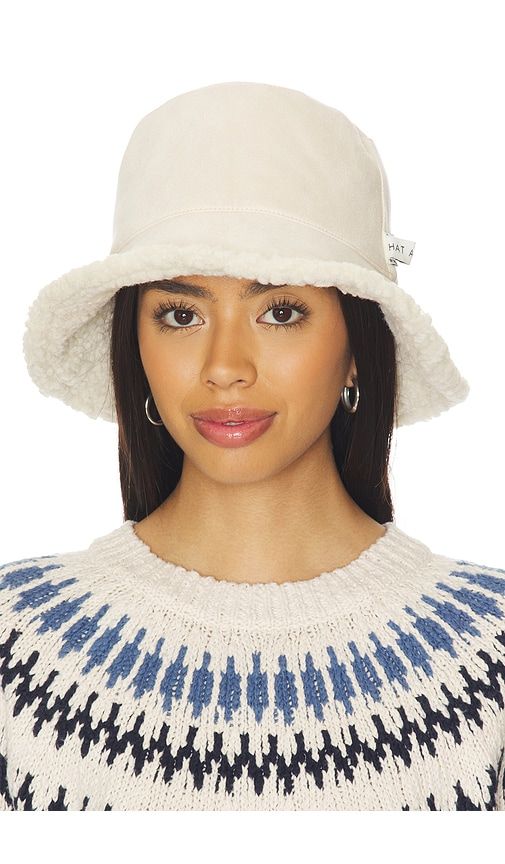 Reversible Sherpa Bucket Hat in Cream - Hat Attack - Modalova