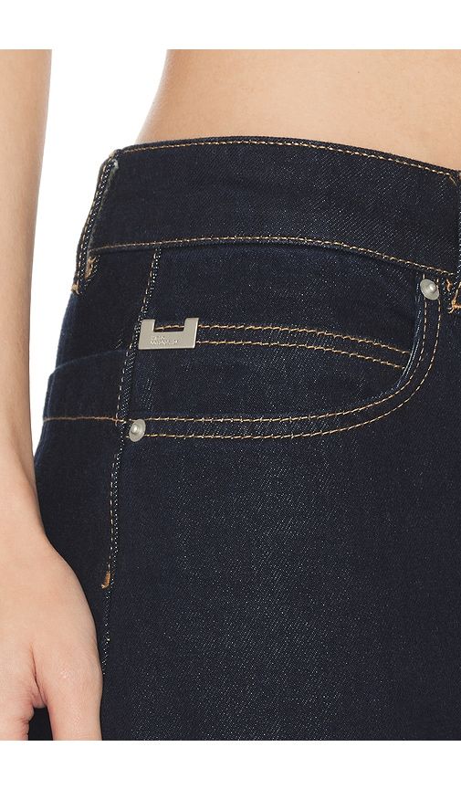 JEANS MIT SCHLAG BANANA TWIST FLARE JEAN in . Größe 23. Also in 24, 25 - HAELO - Modalova