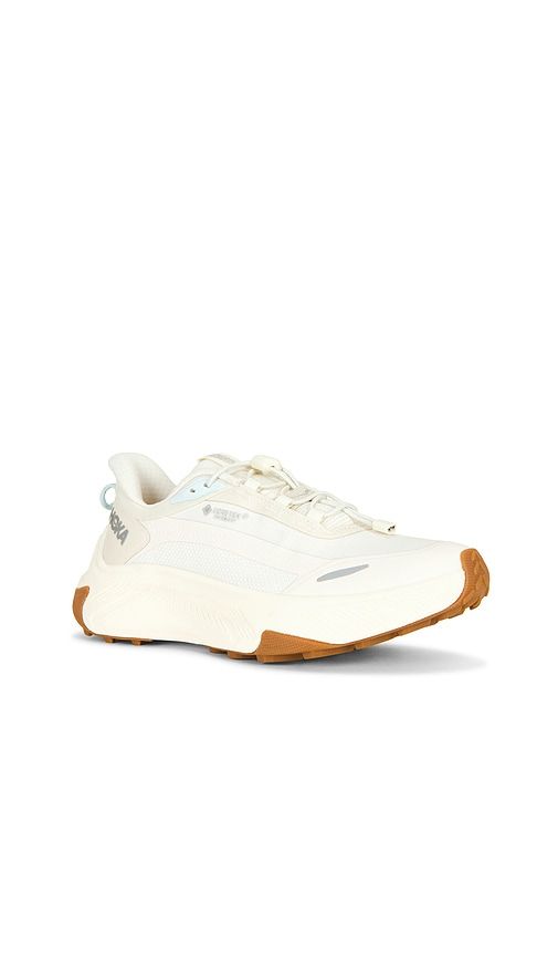 Transport 2 Gtx Sneaker in in White. - size 10 (also in 5.5, 7, 7.5, 8, 8.5, 9, 9.5) - HOKA - Modalova