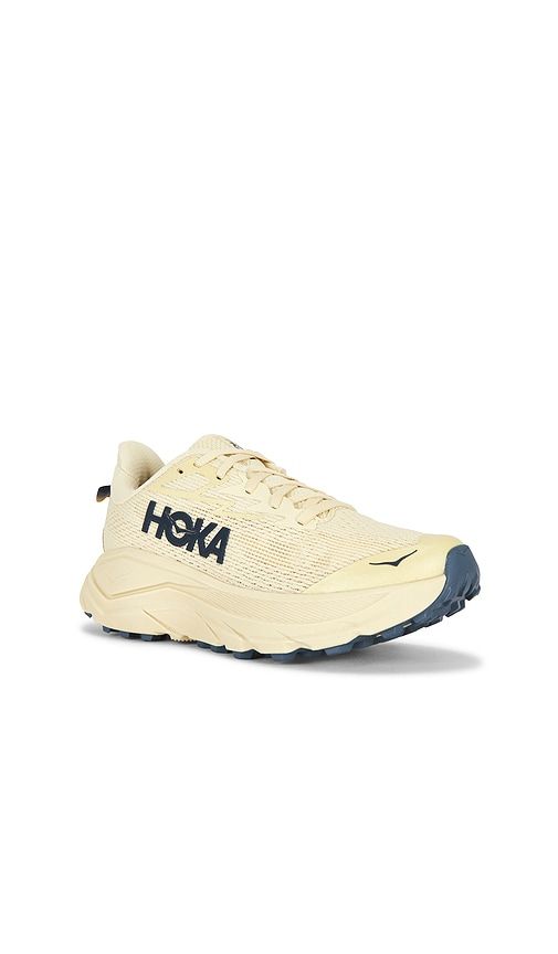 Challenger 8 Sneaker in Beige. - size 10 (also in 6, 6.5, 7, 7.5, 8, 8.5, 9, 9.5) - HOKA - Modalova