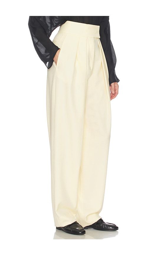 High Waist Pleated Suit Trouser in Wool in Yellow. - size L (also in M, S, XS, XXS) - Helsa - Modalova