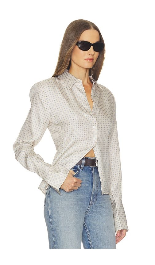 The Silky Shirt in Tie Print in White. - size L (also in M, S, XL, XS, XXS) - Helsa - Modalova