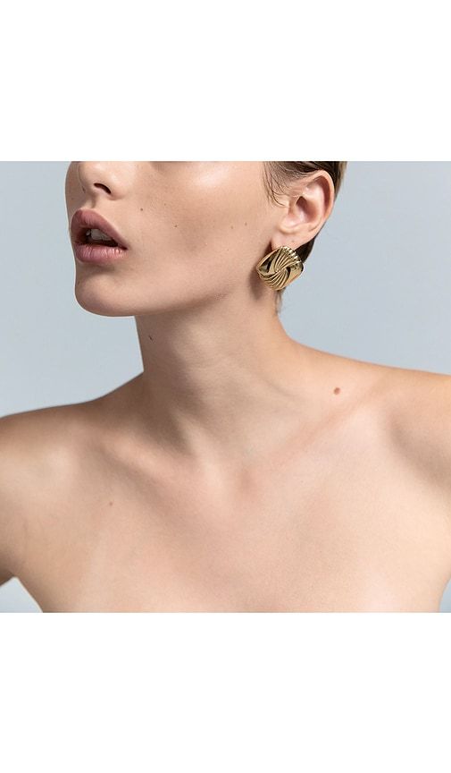Tabi Earrings in Metallic - Heaven Mayhem - Modalova