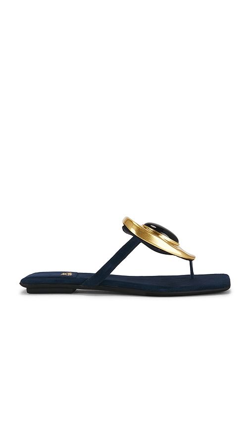 Bazaar Flat Sandal in Navy. - size 6 (also in 6.5, 7, 7.5, 8, 8.5) - Jeffrey Campbell - Modalova