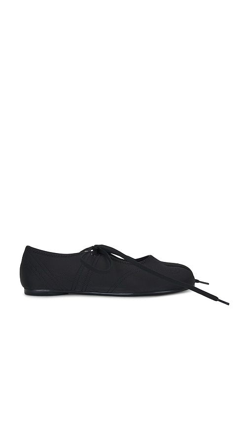 Saturna Flat in Black. - size 10 (also in 6, 6.5, 7, 7.5, 8, 8.5, 9, 9.5) - Jeffrey Campbell - Modalova