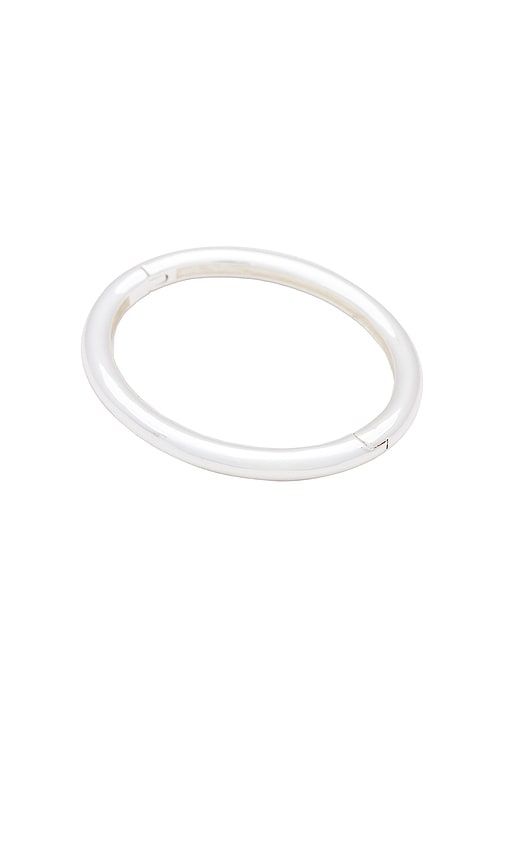 Gia Bangle in Metallic Silver - Jenny Bird - Modalova