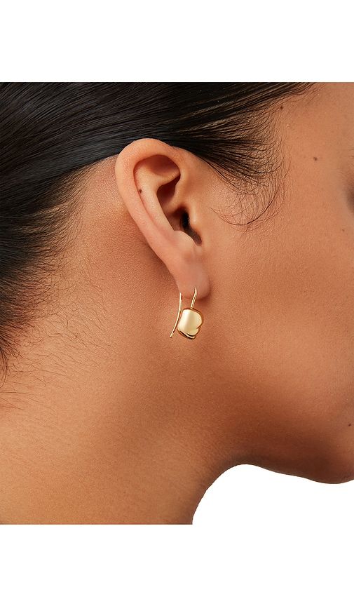 Rue Drop Earrings in Metallic - Jenny Bird - Modalova