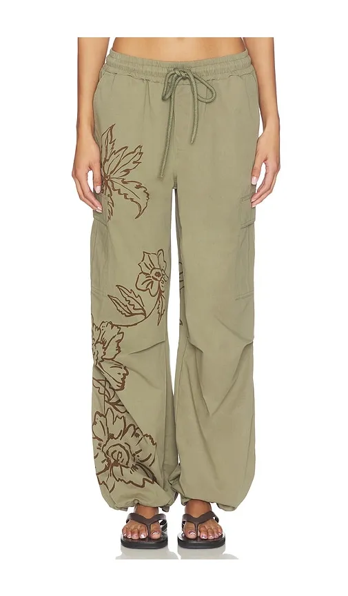 Cotton Parachute Pant in Olive. - size M (also in S, XS) - Juliet Johnstone - Modalova