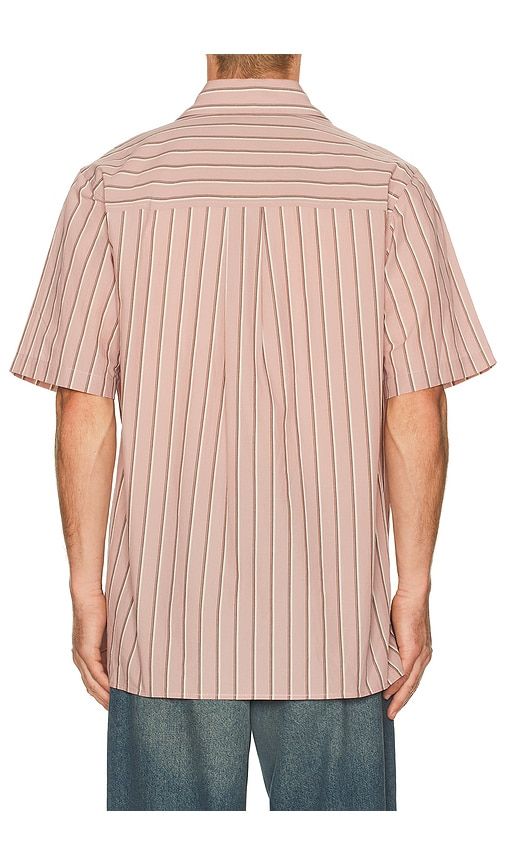 Deacon Short Sleeve Oversized Shirt in Pink. - size L (also in M, S, XL/1X, XXL/2X) - SIMKHAI - Modalova
