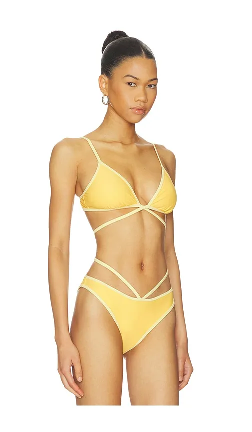 Harlen Tie Front Bikini Top in Yellow. - size M (also in S, XS) - SIMKHAI - Modalova