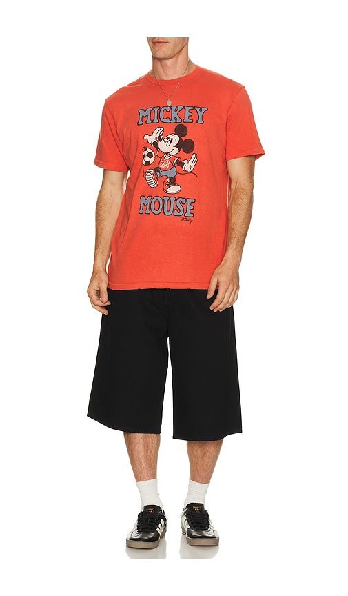 Mickey Mouse Soccer Tee in . Taglia L. Also in M, S, XL/1X - Junk Food - Modalova