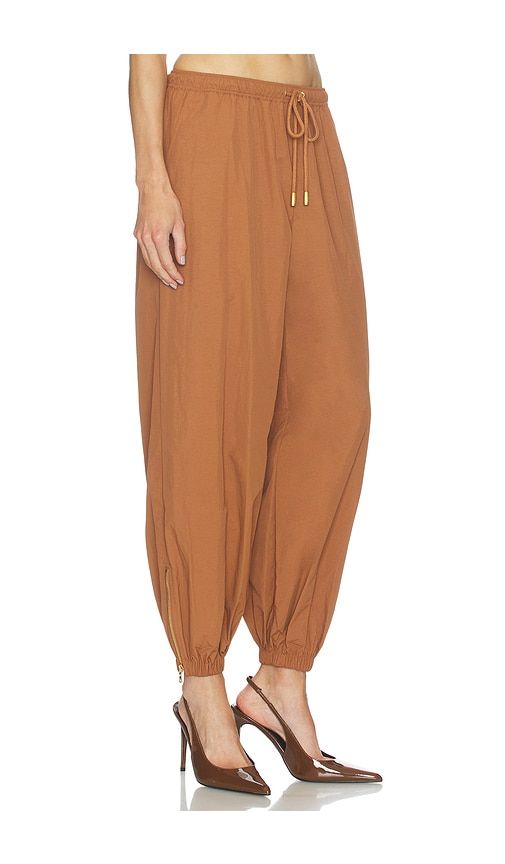 Mariko Jogger With Zipper in Cognac. - size L (also in M, S, XS) - L'AGENCE - Modalova
