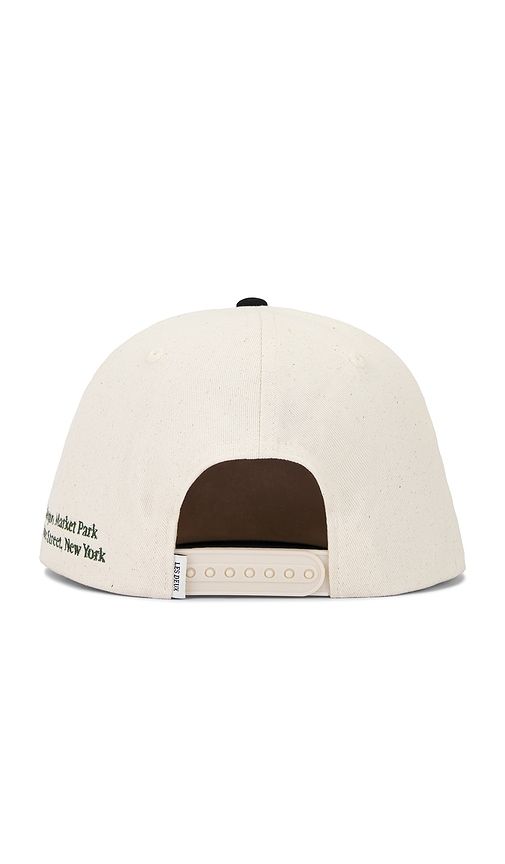 Sporting Goods Cap in Cream - Les Deux - Modalova