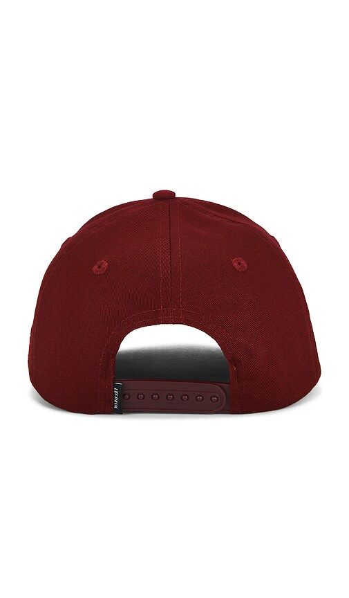 Baseball Cap Suede Ii in Red - Les Deux - Modalova