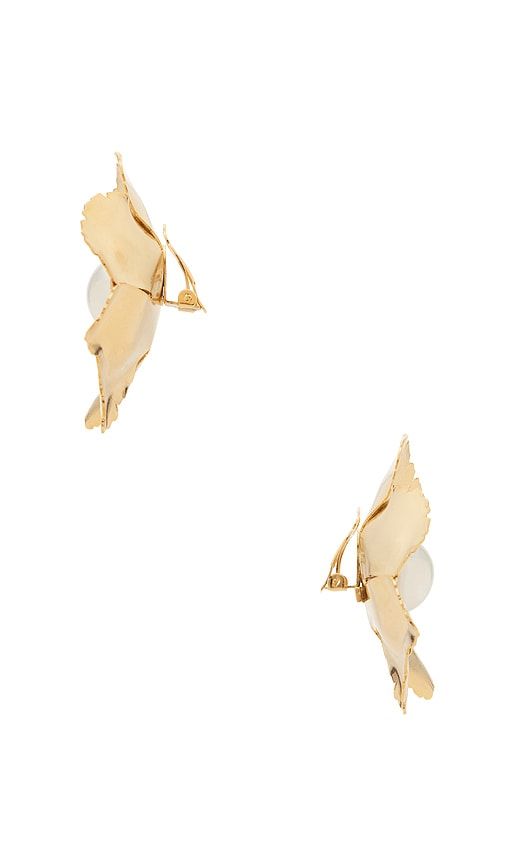 Jasmine Floral Pearl Button Earrings in Metallic - LELET NY - Modalova