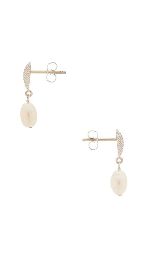 Pelagie Pearl Earrings in Metallic Silver - Loren Stewart - Modalova
