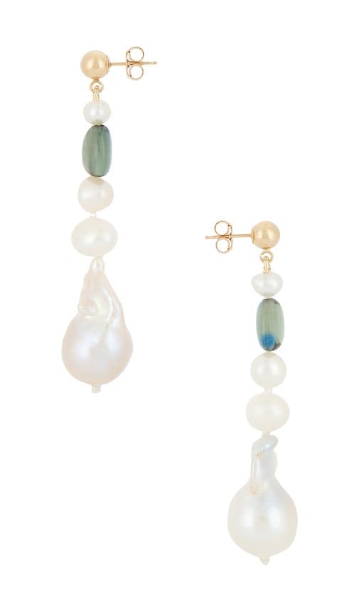 Poet Pearl Earrings in Green - Loren Stewart - Modalova