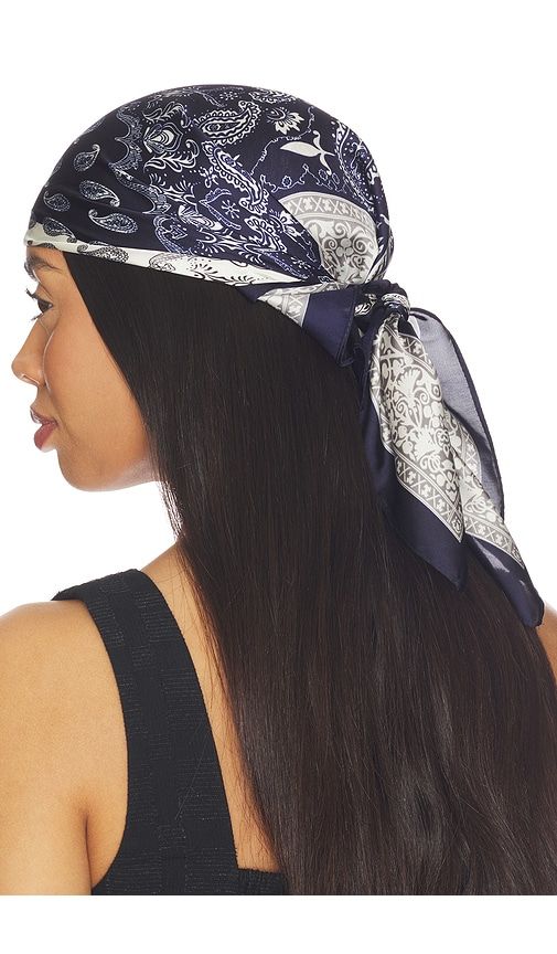 Juliana Scarf in - Lovers and Friends - Modalova