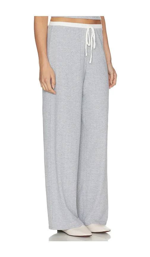 Reagan Pant in Grey. - size L (also in M, S, XL, XS, XXS) - Lovers and Friends - Modalova