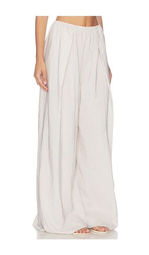 Pleated Wide Leg Pant in Cream. - size L (also in M, S, XL, XS) - La Ligne - Modalova