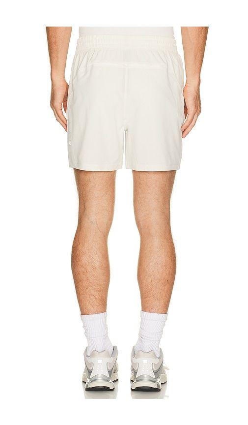 Pace Breaker Short 5 in Ivory. - size L (also in M, S, XL/1X) - lululemon - Modalova