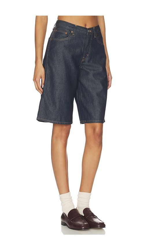 The V Waist Bermuda Short in Airy Denim in Blue. - size 23 (also in 26) - Madewell - Modalova