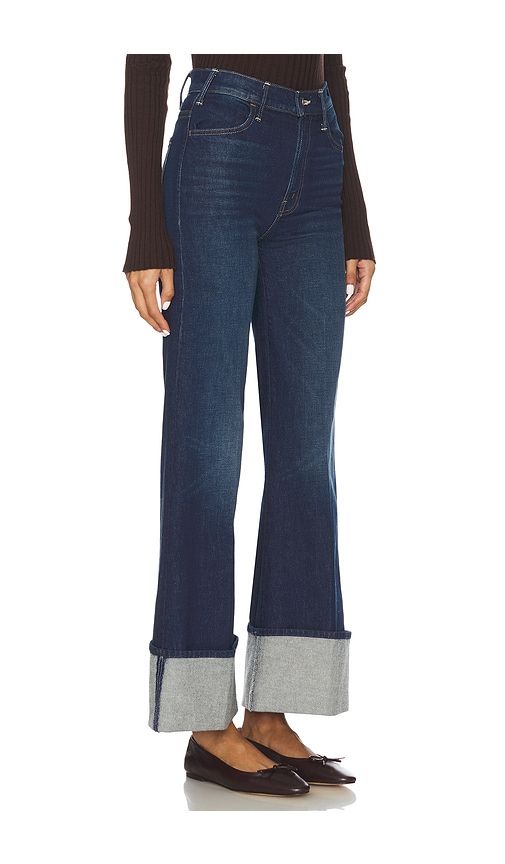 The Petite Hustler Roller Sneak Cuff Jeans in Blue. - size 24P (also in 26P) - MOTHER - Modalova