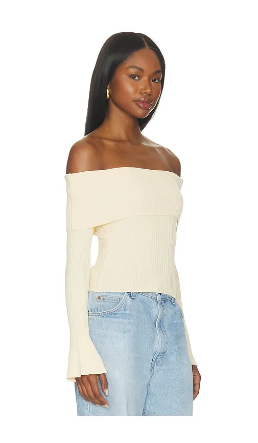 Candace Off Shoulder Sweater in Beige. - size L (also in M, S, XS) - MORE TO COME - Modalova
