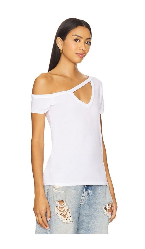 Zire Short Sleeve Asymmetrical Cold Shoulder Tee in . - size M (also in S, XS) - Michael Lauren - Modalova
