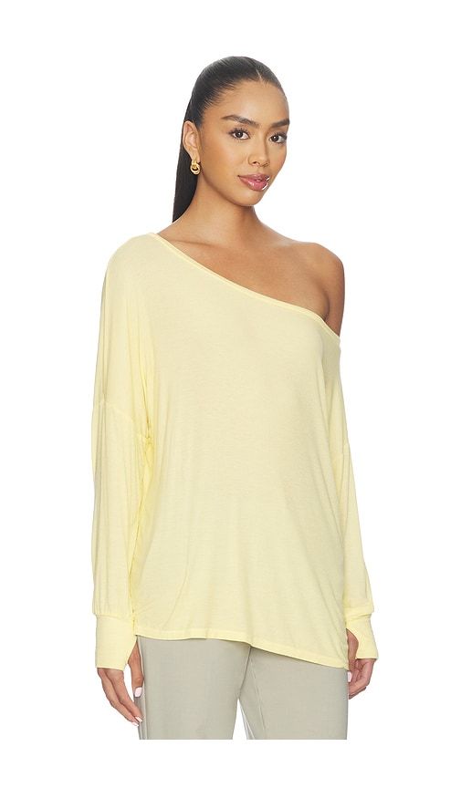 X REVOLVE Kristopher Open Shoulder Top in Yellow. - size M (also in S) - Michael Lauren - Modalova