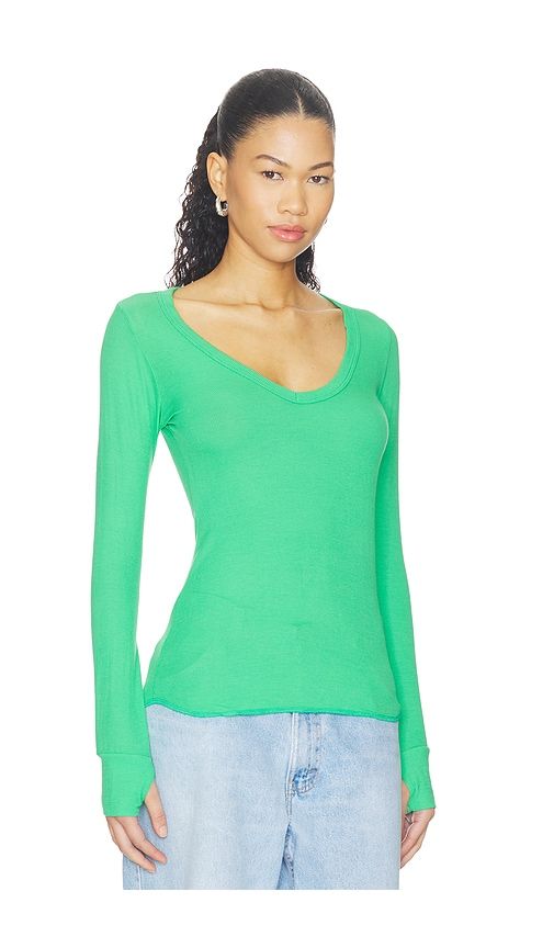 Otis Long Sleeve Fitted V-neck in Green. - size M (also in S, XL, XS) - Michael Lauren - Modalova