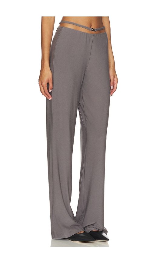 Windsor Straight Leg Pant in Grey. - size L (also in S) - MADISON THE LABEL - Modalova