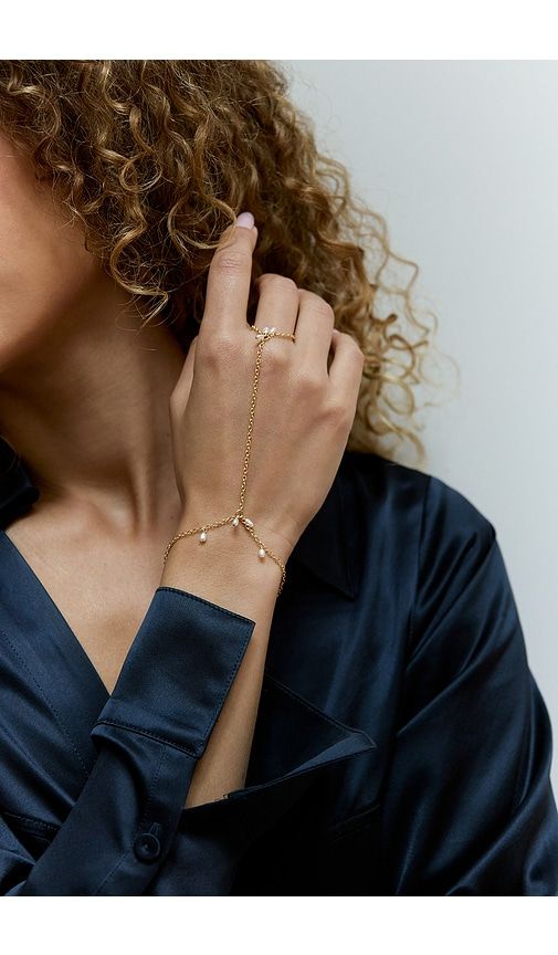X REVOLVE Pearl Shaker Hand Chain in Metallic - NAiiA - Modalova