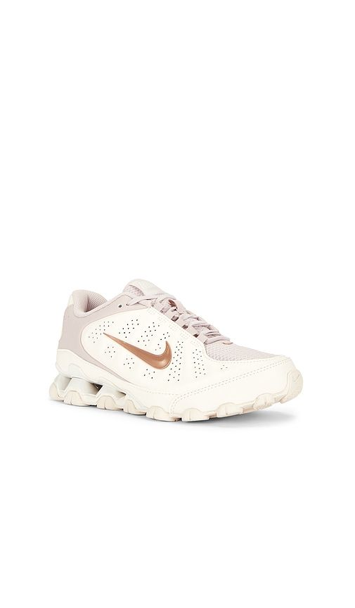 Reax 8 NSW SL Sneaker in Beige. - size 10 (also in 5, 7, 7.5, 8, 8.5, 9) - Nike - Modalova