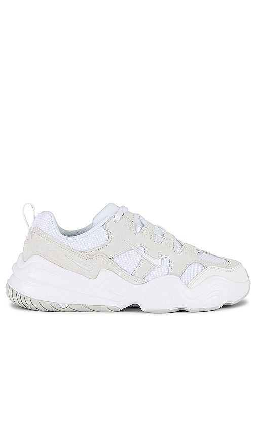 Tech Hera Sneaker in White. - size 10.5 (also in 11.5) - Nike - Modalova
