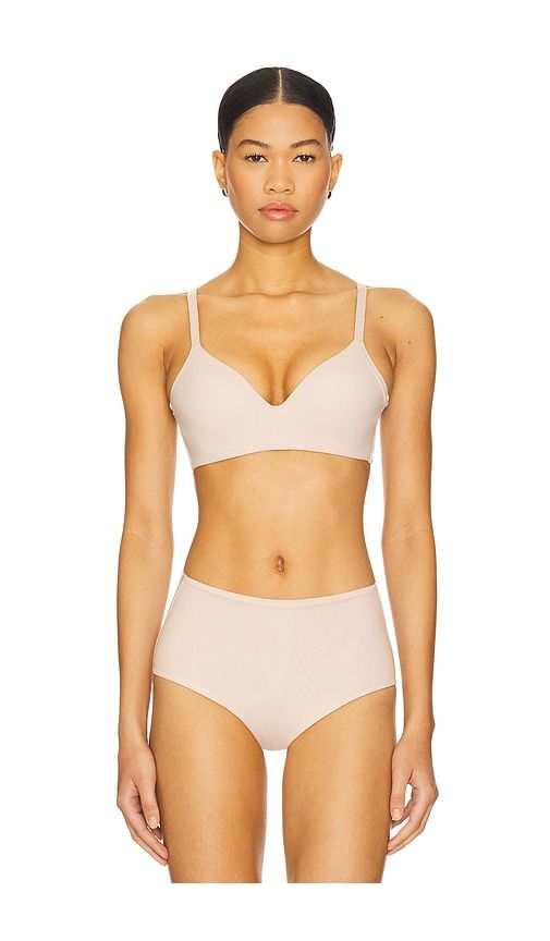 Empower Performance T-shirt Bra in Beige. - size 32B (also in 32C, 32D, 34B, 34C, 34D, 36B, 36C, 36D) - Natori - Modalova