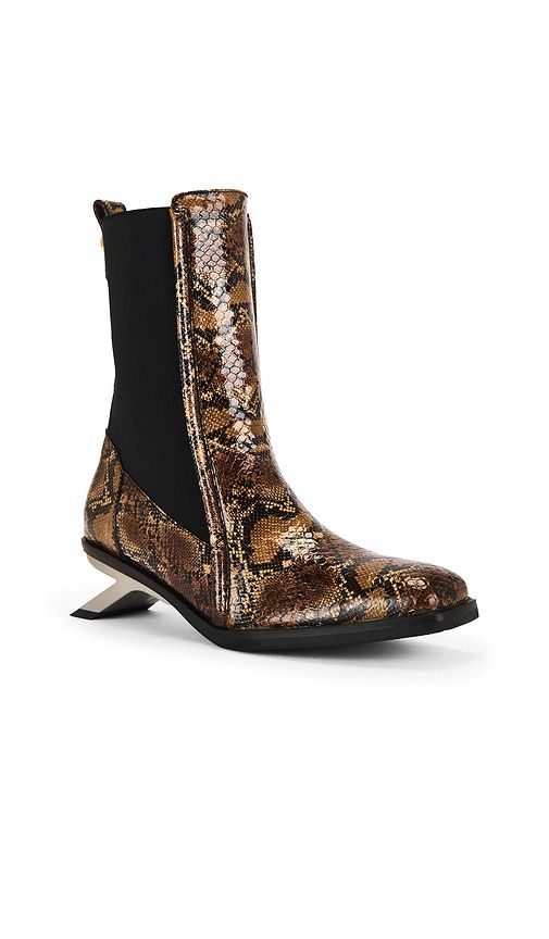 Chelsea Boot in Brown. - size 6 (also in 7) - Nora Lozza - Modalova