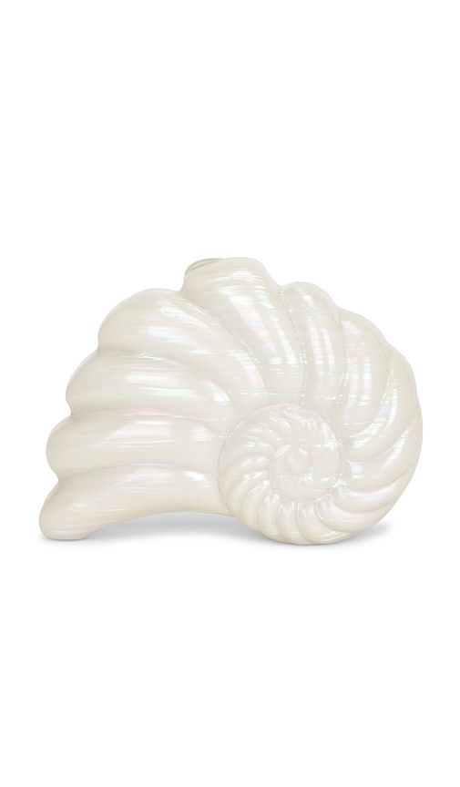 Ava Pearl Shell Clutch in Ivory - olga berg - Modalova