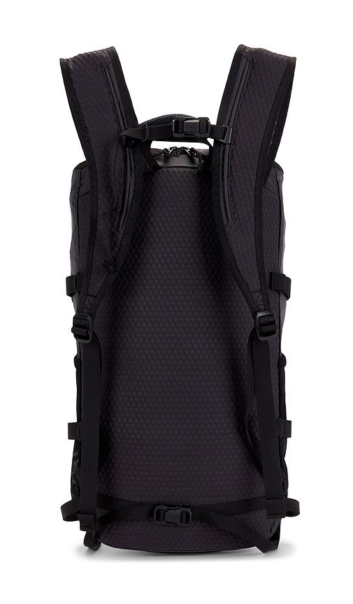 On Speed Pack 18L Lite in Black - On - Modalova