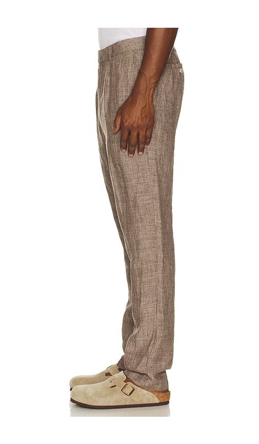 Linen Tapered Pleated Trouser in Brown. - size 30 (also in 31, 32) - onia - Modalova