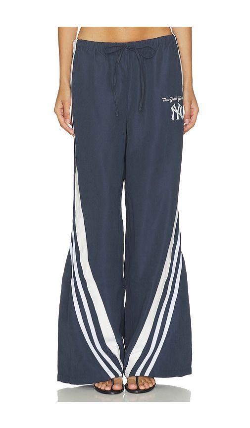 Lightweight Wide Leg Pant in Navy. - size M (also in S, XS) - Off Season - Modalova