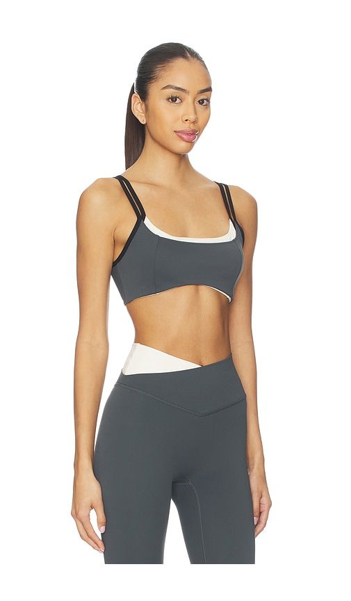 Distortion Sports Bra in Grey. - size L (also in M, S, XL, XS) - P.E Nation - Modalova